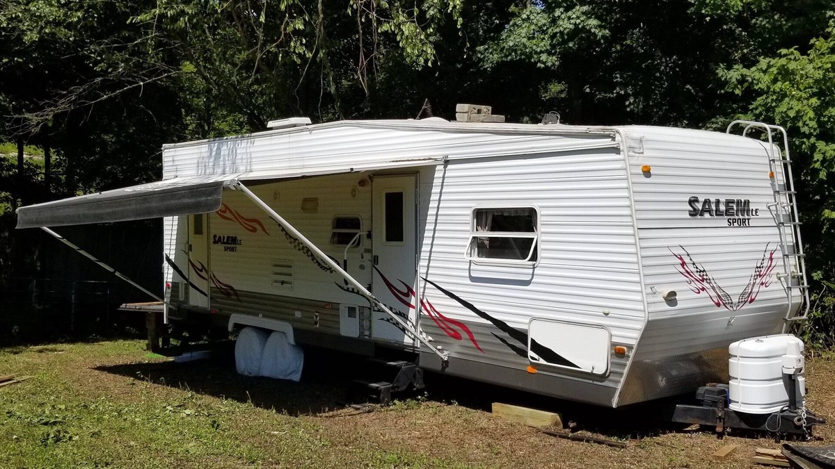 Cold Spring House | Country RV Getaway on Your Own Beautiful Grassy Field