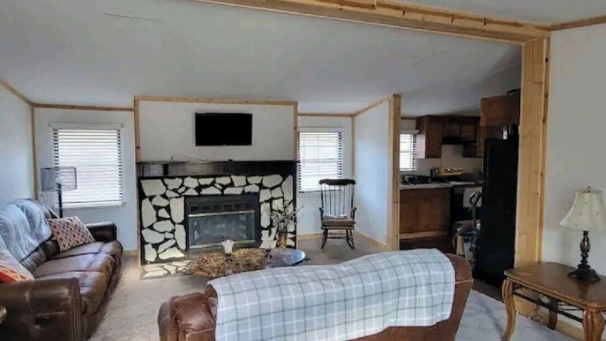 Caroleen House | Country Setting 30mins Shelby, 27mins Tryon Equestrian, 10mins Forest City