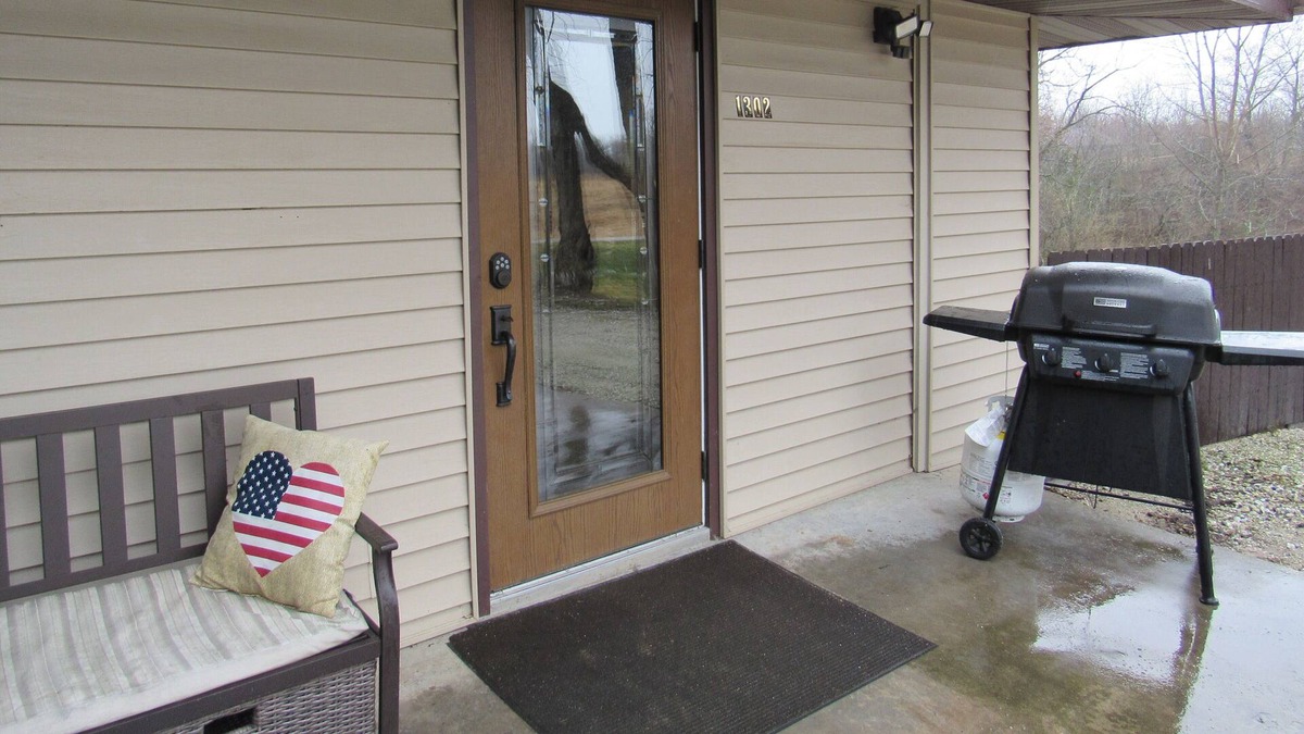 Smithshire Apartment | Country Setting Close to Town 2 Bedroom Apartment
