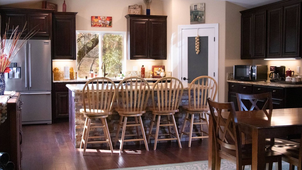 Placerville House | Country Setting in the Heart of Gold Country - Yet close to it all