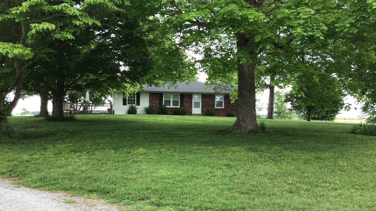 Etoile House | Country setting with mature trees, large deck. Game/Rec room, Fire Pit and Grill