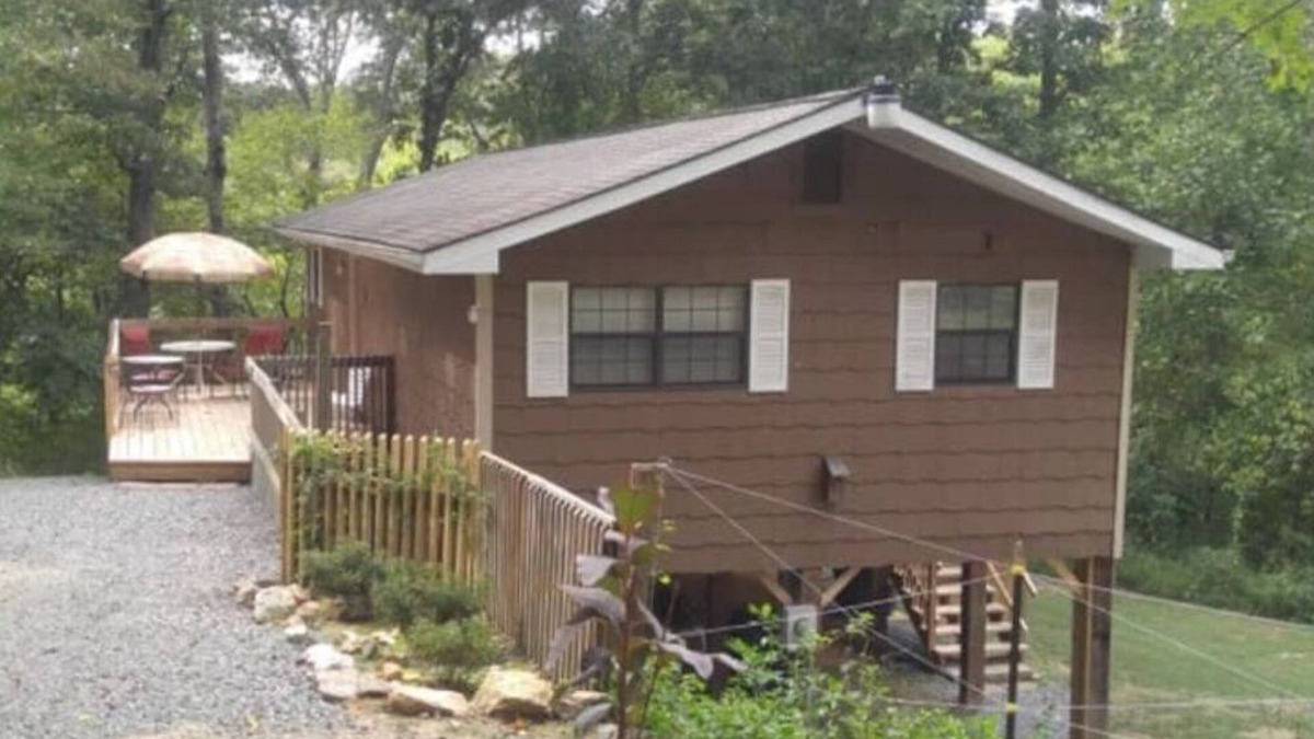 Scotts House | Country setting, yet only minutes from everything!