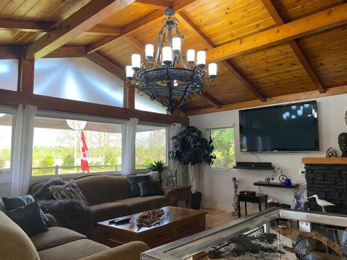 Tillsonburg Ski Chalet | Country settings