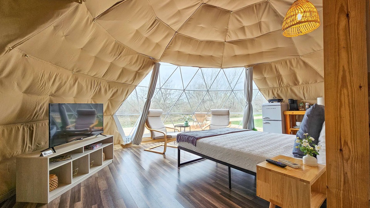 Jourdanton House | 🏕Country Side Stay In a Geodome 40 min. to San Antonio🔥