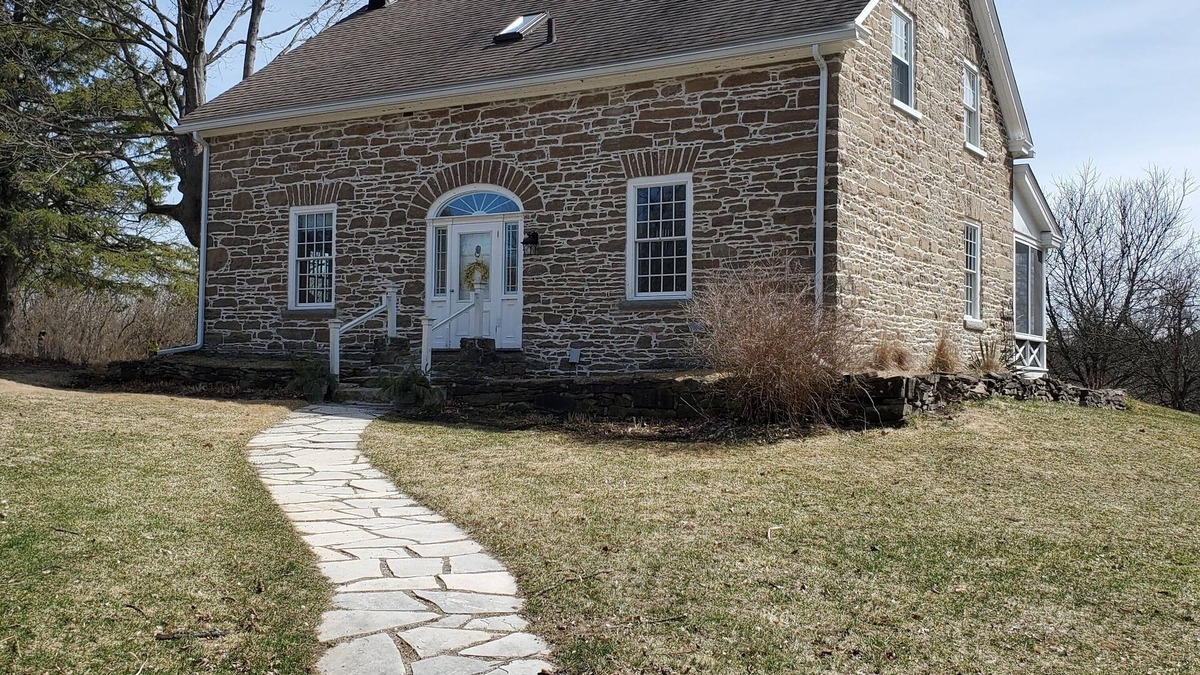 Beckwith House | Country stone house on 40 acres, great base to explore historic Ottawa.