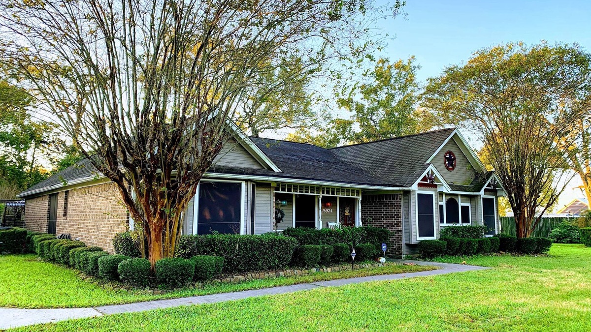 Channelview House | Country Style, 15mins downtown, entertaining space, Gazebo, large yard, parking