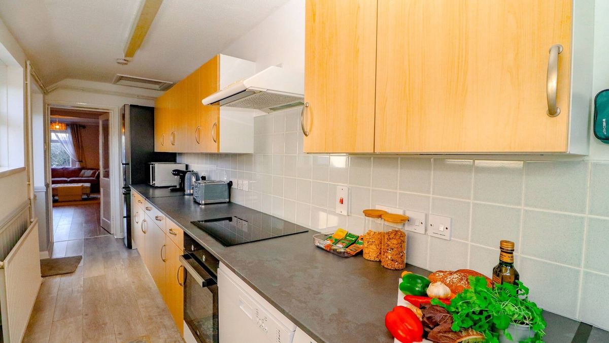 Halvergate Cottage | Country View Cottage - sleeps 5 guests in 3 bedrooms