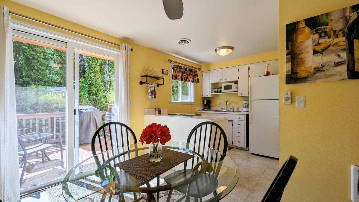 Carlton House | Country View Cottages, charming Cottage Near Downtown Carlton
