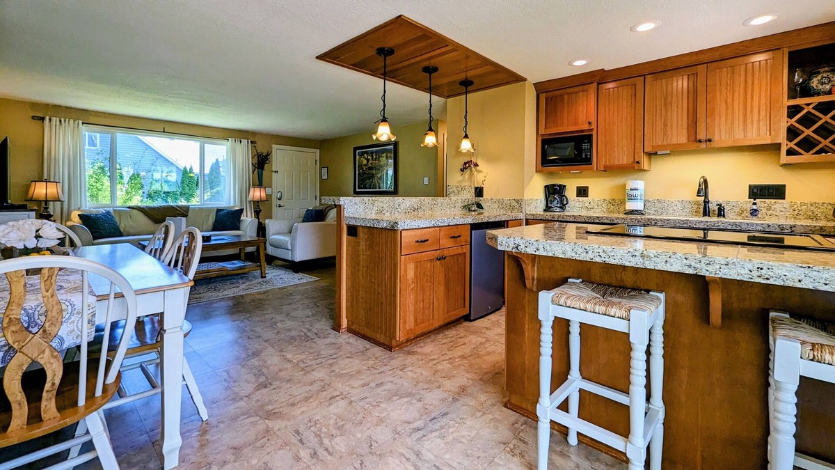 Carlton House | Country View Cottages, Stylish, Comfy, Uncorked Cottage Near Downtown Carlton