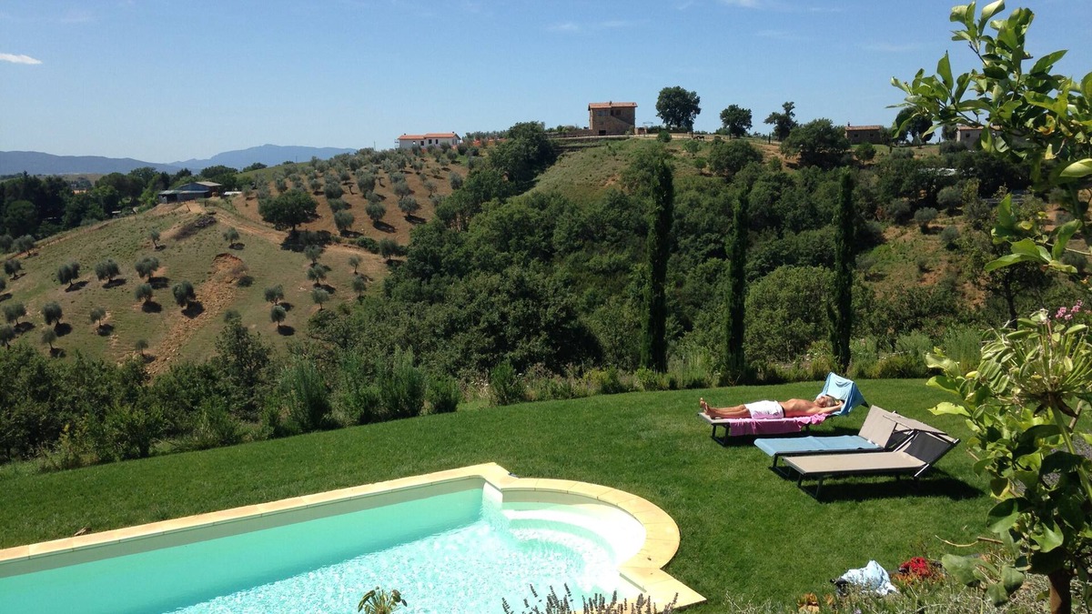 Magliano in Toscana Villa | Country villa with pool, wifi & stunning views. Golf, cycling, boating, kiting.