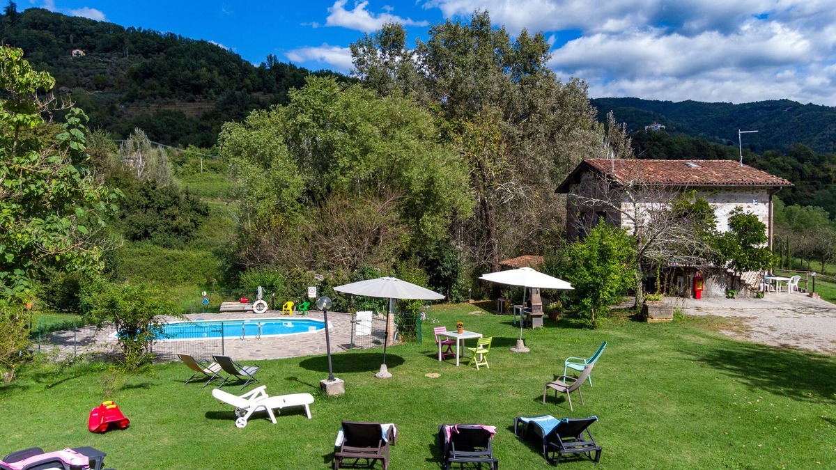 Mologno House | Country villa with private pool garden, wi-fi free for families and groups