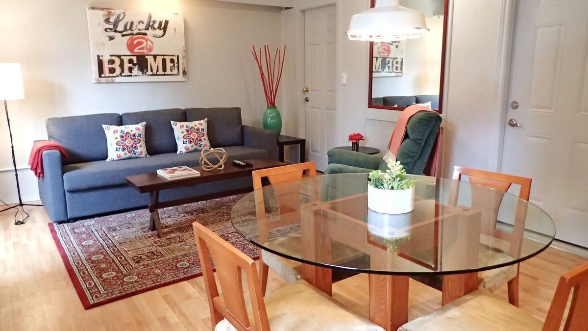 Langley House | COUNTRY WOODS BUNGALOW - Walk to Winery +Berry Farm - Fort Langley