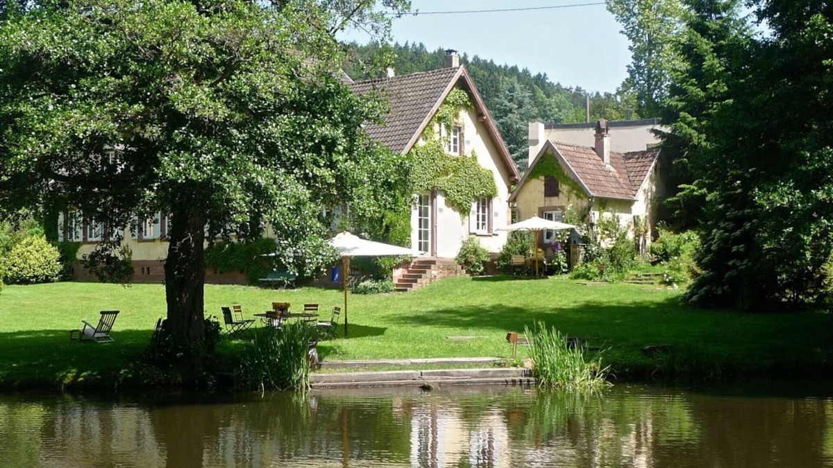 Windstein Apartment | countryside apartment near the lake