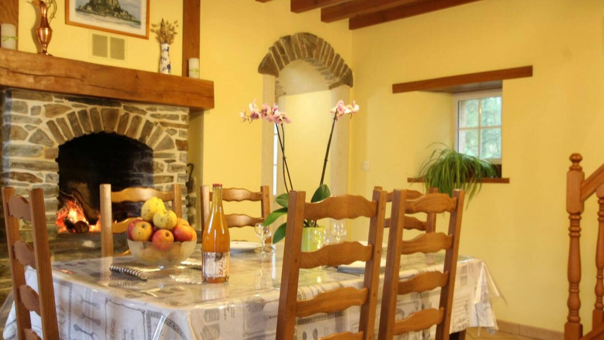 Saint-Jean-de-Savigny Cottage | Countryside Retreat: 3BR, Fireplace, Garden, Close to D-Day Beaches, Bicycles Provided