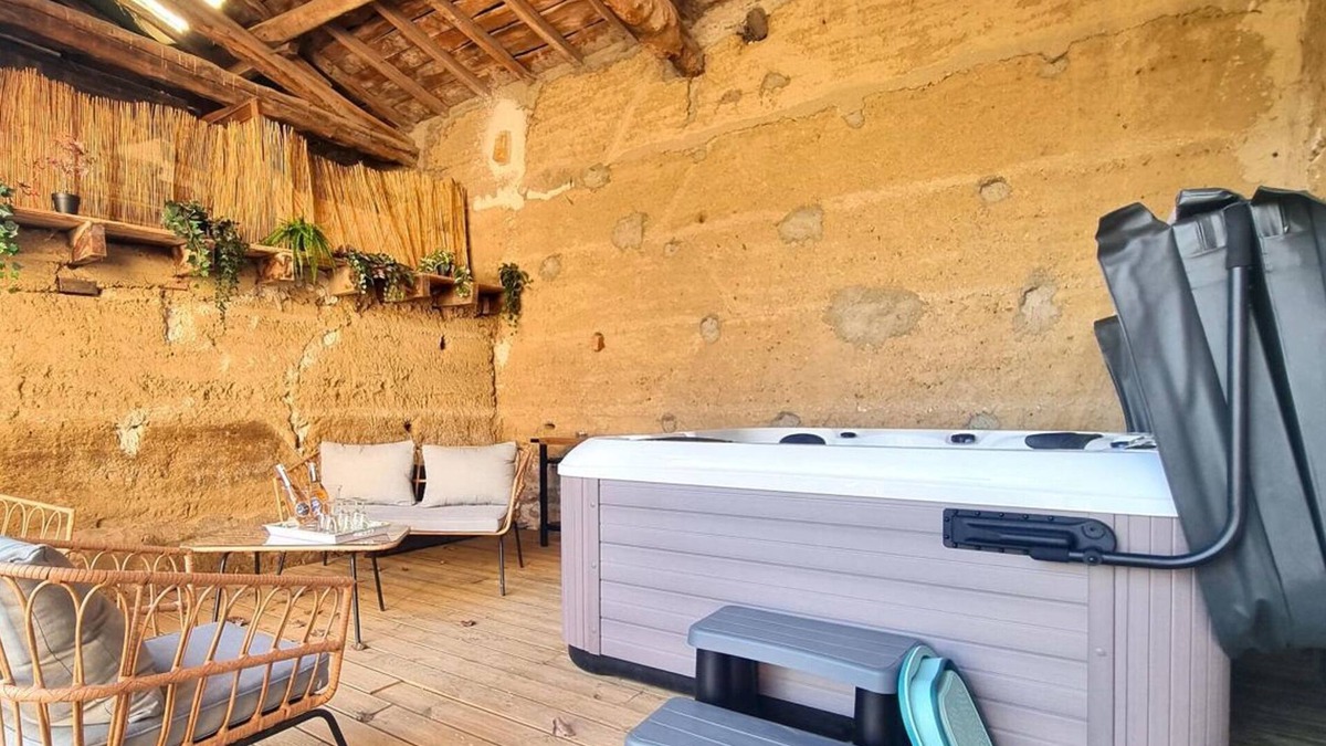 Saint-Cyr-les-Vignes Cottage | Countryside Retreat with Hot Tub, Farm Experience & Games