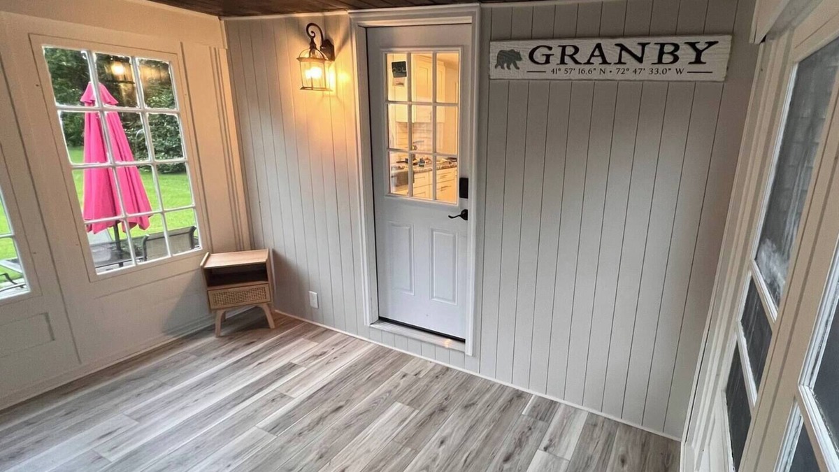 Granby House | Countryside 4-bedroom house with WiFi and AC in peaceful Granby