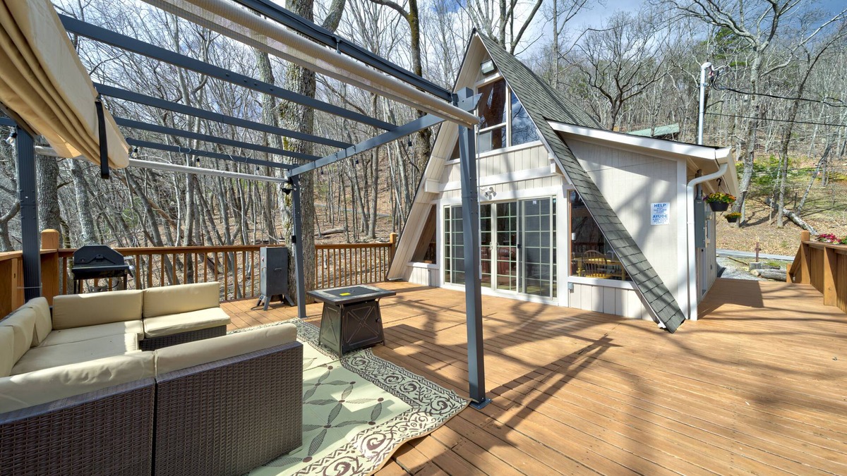 Tate House | Countryside A-frame with alfresco deck, amazing views & hot tub