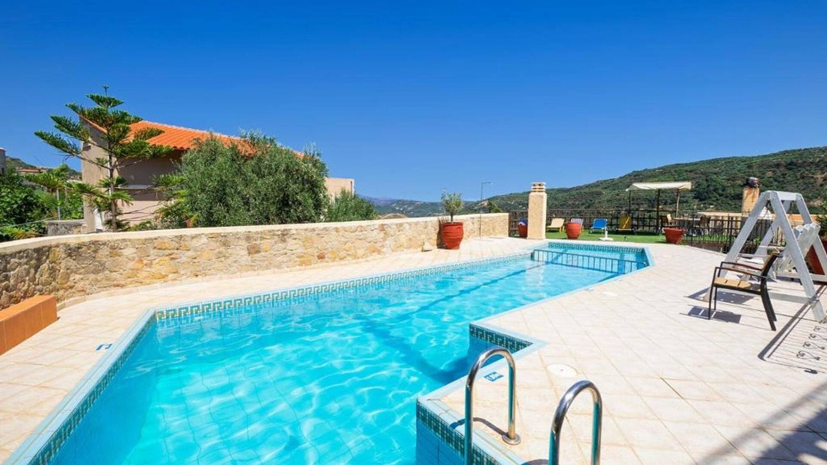 Tsourouniana Apartment | Countryside Apartment 1 with Shared Swimming Pool