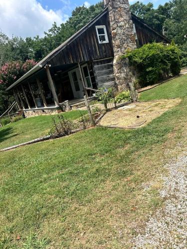 McMinnville House | Countryside Cabin Incredible for Outdoor Activities in McMinnville, Tennessee