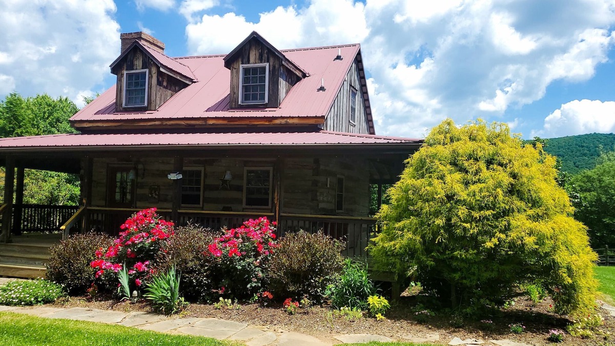 Middletown Cabin | Countryside Cabin with Mountain Views near Surreybrooke Gardens