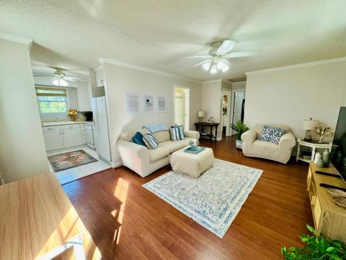 Franklin County House | Countryside Carriage House with Pool