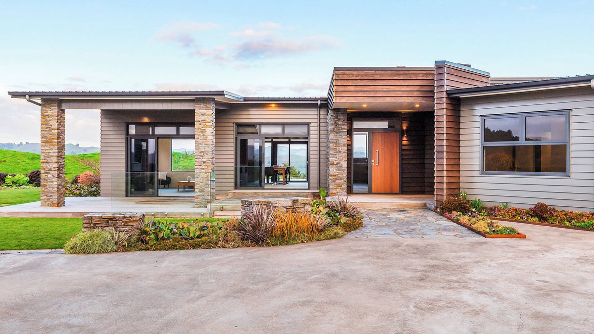 Hikumutu House | Countryside Comforts, beautiful modern house with rural and mountain views!