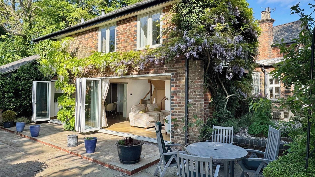 Macclesfield House | Countryside Cottage with Stunning Views