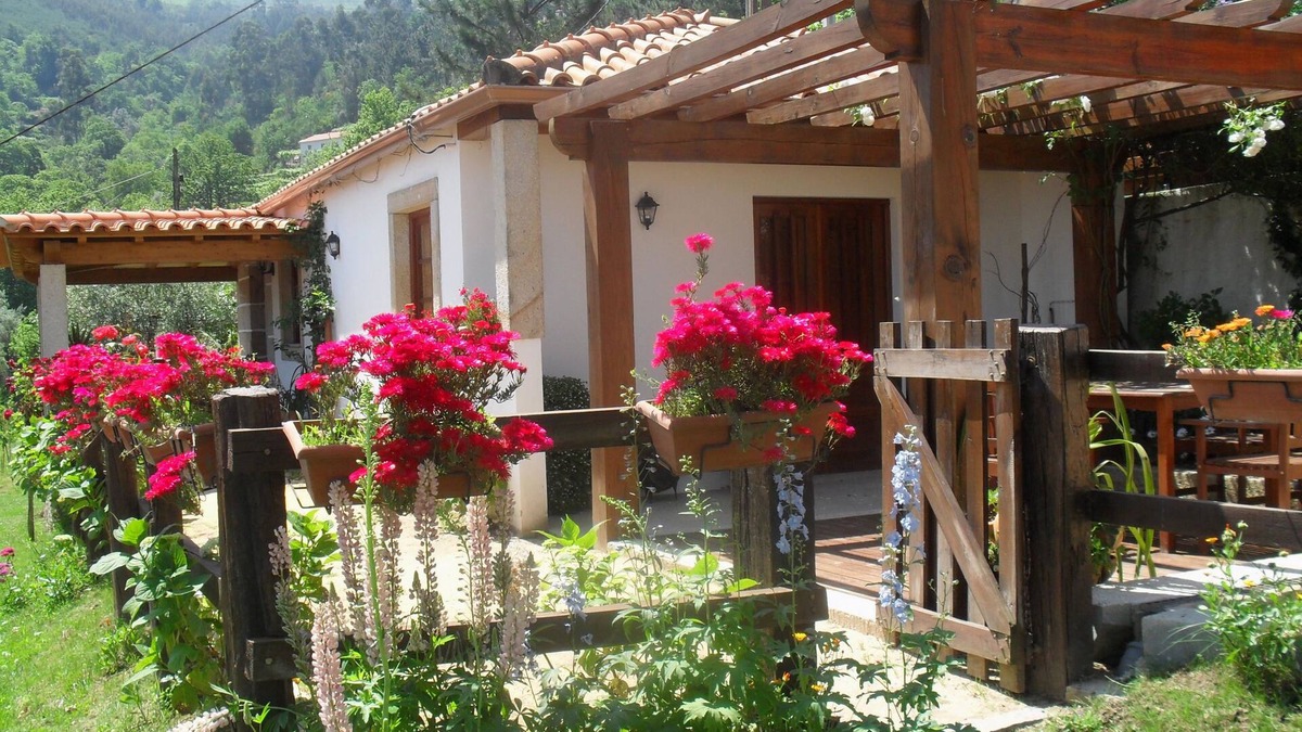 Gondufe Cottage | Countryside Cottage with Private Terrace