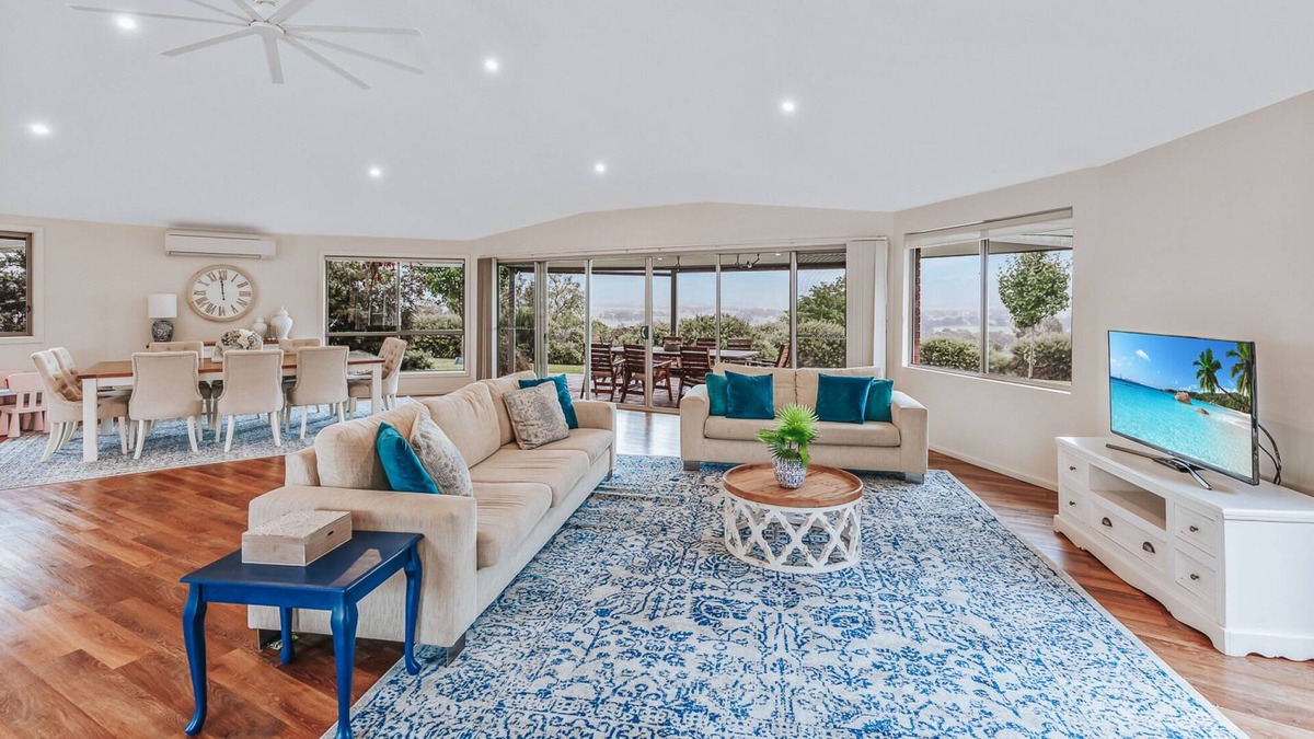 Mount Frome House | Countryside Escape with Stunning Views and Pool