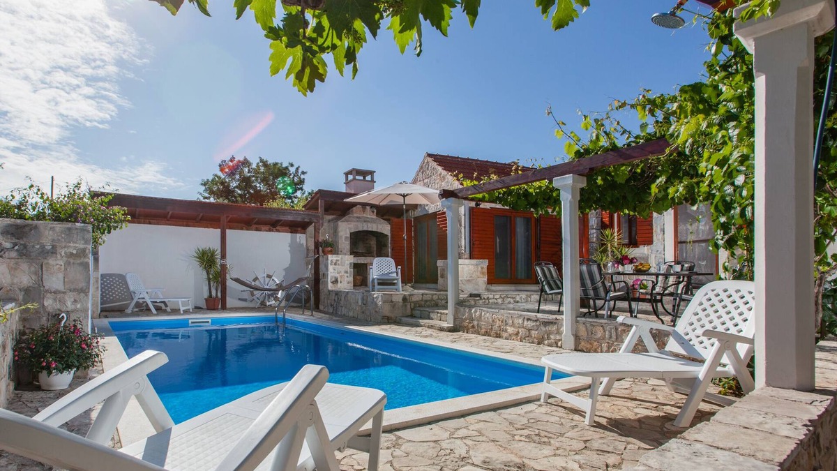 Cove Donja Krusica (Donje selo) Villa | Countryside Family Villa with Private Pool