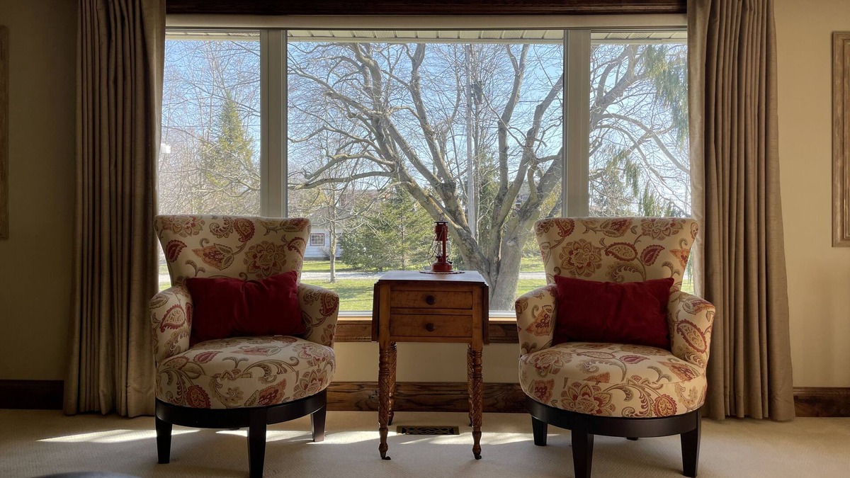 Port Colborne House | Countryside Farm house near beautiful Lake Erie