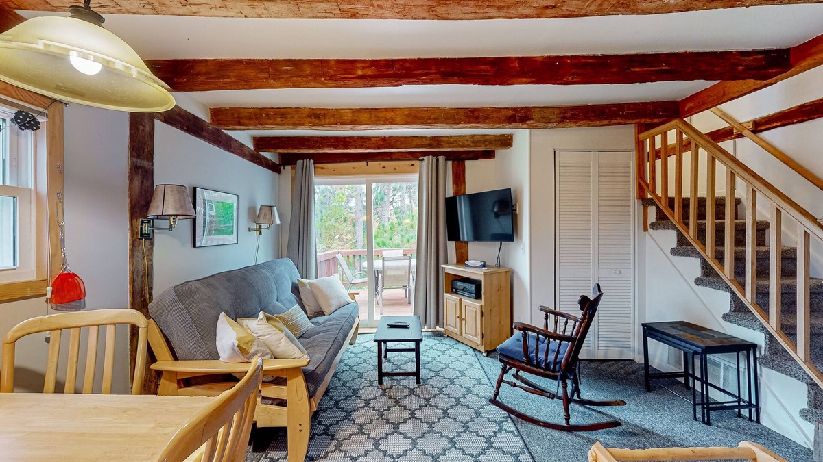 North Freedom Cottage | Countryside farm cottage with deck, grill & AC -great location near Devil's Lake