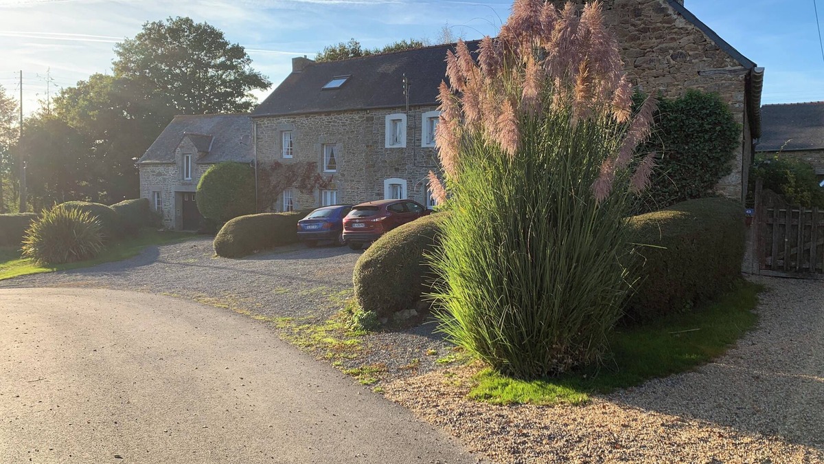 Plouguenast Cottage | Countryside Cottage 3 Bedrooms Sleeps 6 Heated Pool Pet Friendly Pottery/Craft
