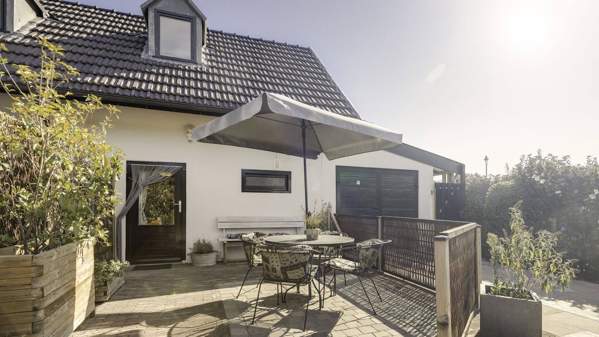 Mechelen House | Countryside Holiday Home in Mechelen with Terrace