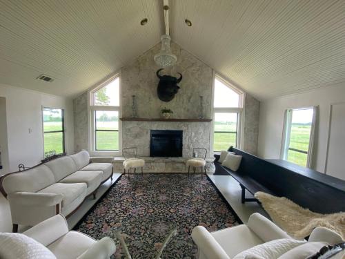 Lorena House | Countryside home near Waco on 12 peaceful acres!