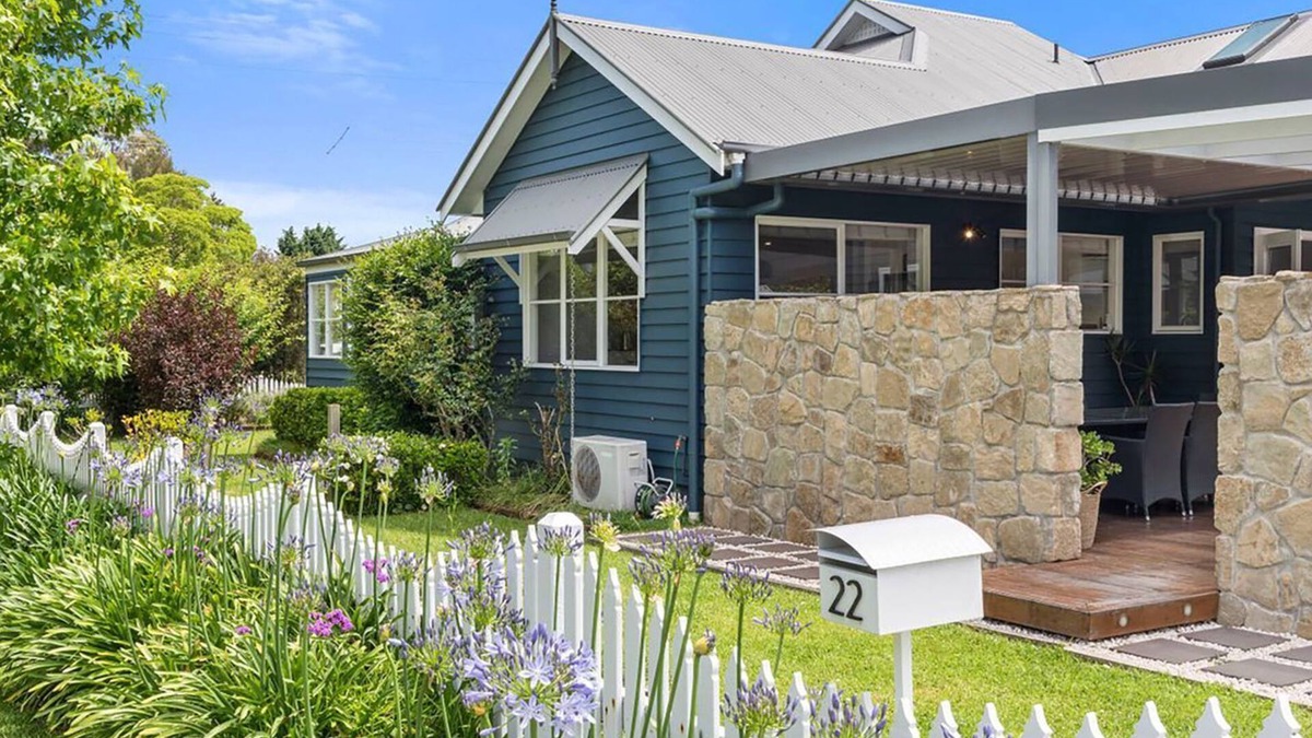 Milton House | Countryside Luxe - The epitome of coastal and country design!