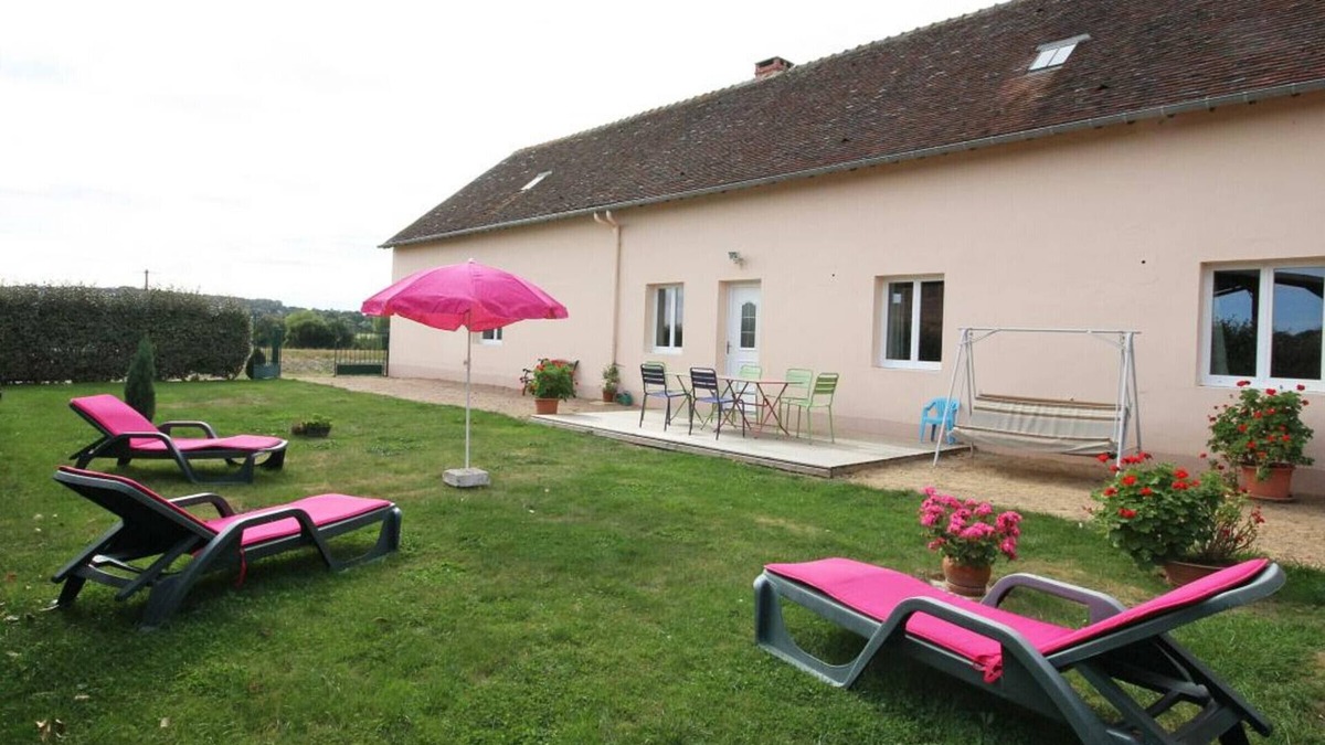 La Chapelle-Souef Cottage | Countryside Retreat: Cozy Home with Garden, Family-Friendly, Close to Scenic Trails