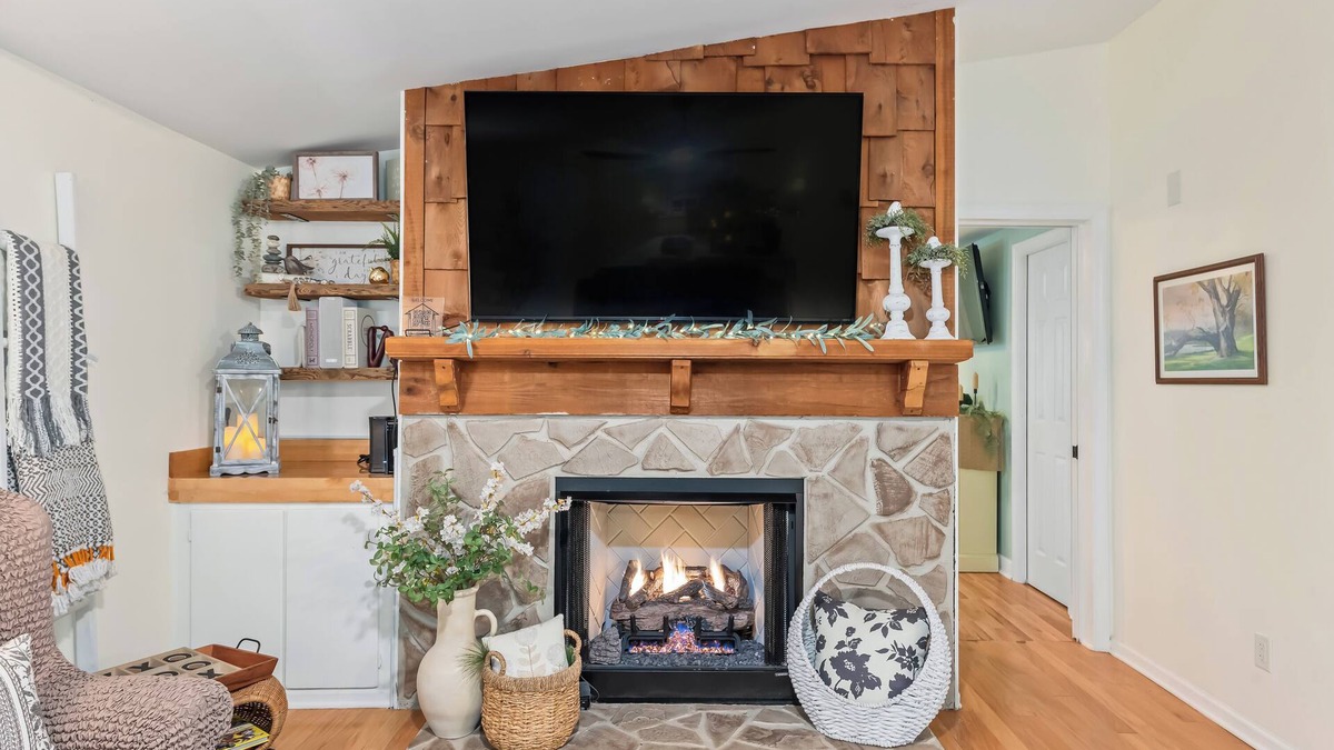 Jack House | Countryside Retreat with Jacuzzi Hot Tub