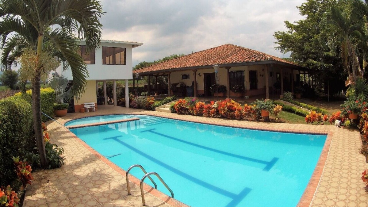 El Cerrito Villa | Countryside Retreat with Private Pool, Jacuzzi & Game Room – Near Cali