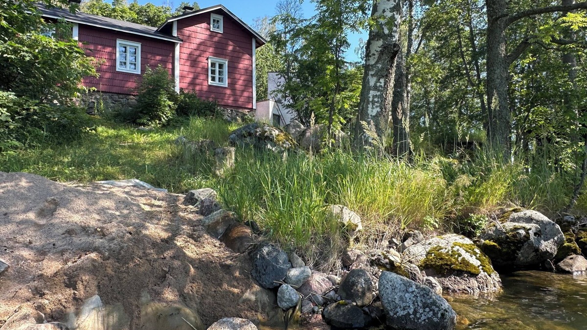 Hollola House | Countryside Retreat: A remodeled 1800’s artist cottage on the lake