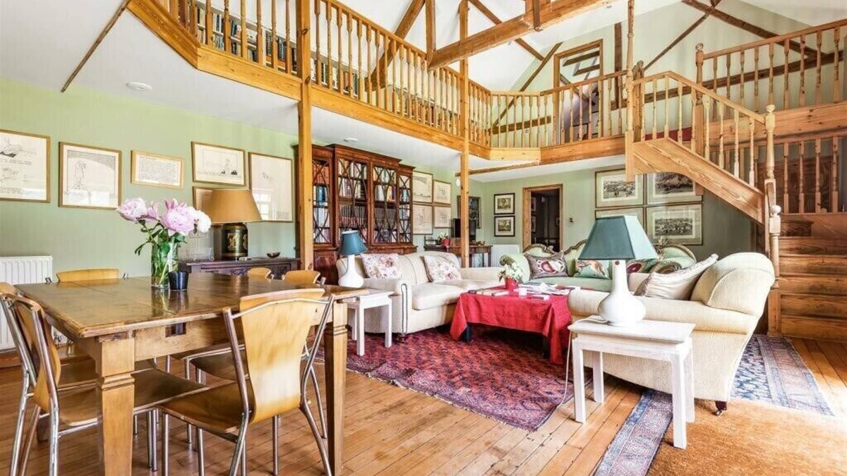 Chilworth House | Countryside retreat in Guildford, tranquil location, ideal for groups, sleeps 7!