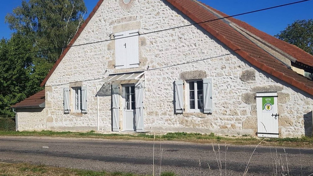 Rongeres Cottage | Countryside Retreat: Renovated Cozy Home, Close to Vichy, With All Comforts