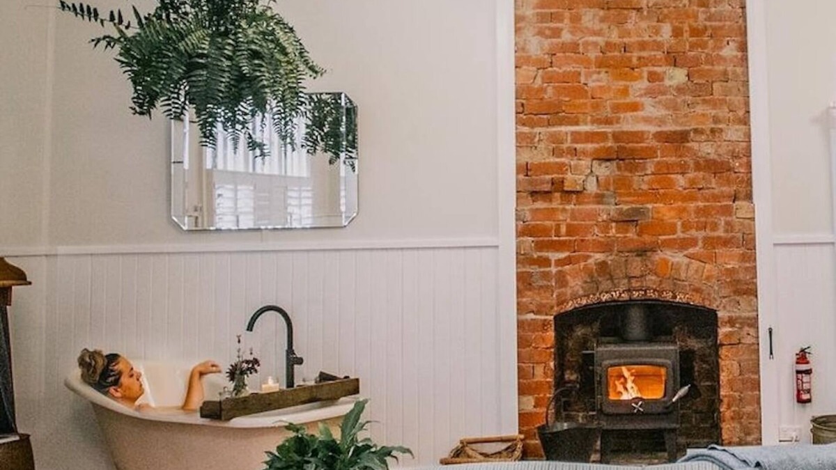 Hallston Cottage | Countryside Retreat with Cosy Fireside Bath