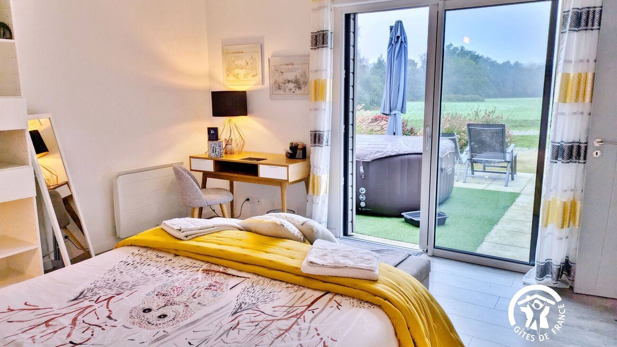 Hambers Cottage | Countryside Retreat with Jacuzzi, WiFi & Scenic Views - Sleeps 6