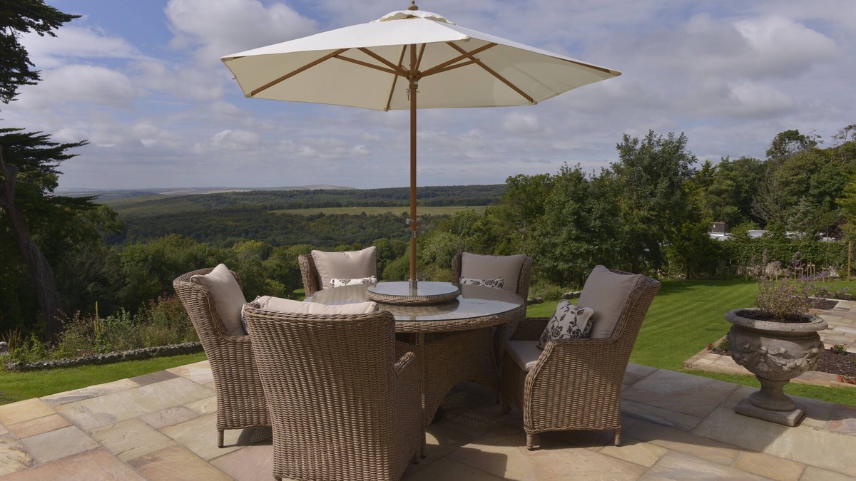 East Dean and Friston Cottage | Countryside rural retreat with stunning countryside views for 4 with gardens