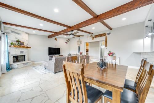 Rochelle House | Countryside Texas Home with Fire Pit!