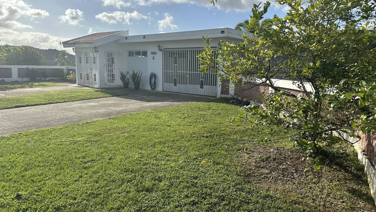 Las Piedras House | Countryside villa- 3 bedroom, 2 bath close to rainforest!