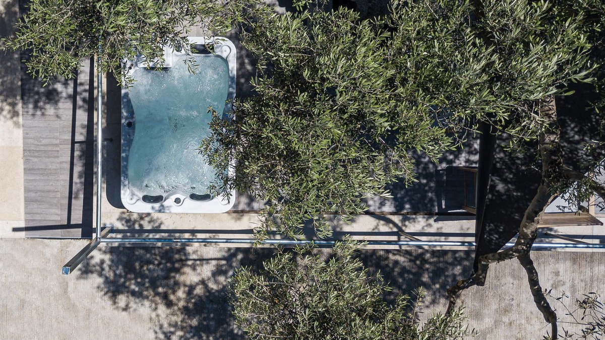 Monopari Villa | Countryside Villa With hot tub and 2 Pools!