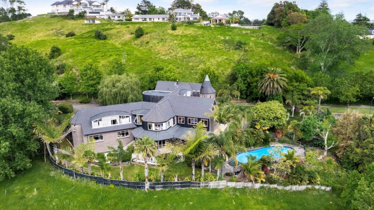 Whitford House | Countryside Zen Estate with Sea Views and Pool
