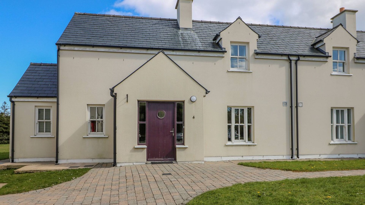Dungarvan Cottage | COUNTRYVIEW, family friendly, with a garden in Ring, County Waterford